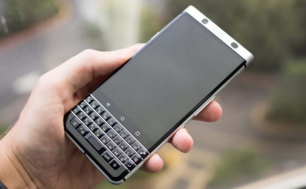 BlackBerry with keyboard teased. Could this be the brand's savior? - revü